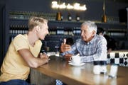 Soll man mit der Säule 3a Geld beiseite legen? Diese Frage beschäftigt Jung und Alt.Bild: Getty