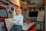 Verwaltungsratspräsident Christoph Brand in einem der thematischen Sitzungszimmer von Ricardo.ch in Zug. (Bild: Philipp Schmidli (Zug, 19. September 2017))