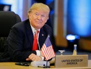 Die Steuerreform von Donald Trump bereitet auch in Zug Sorgen. (Bild: Aaron Favila / EPA (Manila, 13. November 2017))