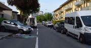 Das Auto kollidierte mit dem Lieferwagen (rechts) und überschlug sich. (Bild: Luzerner Polizei)