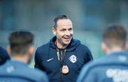 Roli Widmer leitete gestern sein erstes Training mit den Zugern. Bild: Stefan Kaiser (Zug, 17. März 2017)