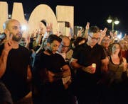 Tausende Menschen nahmen gestern auf der gesamten Insel an Mahnwachen teil. (Bild: Matthew Mirabelli/AFP (Sliema))