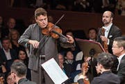 Begleitet vom Shanghai Symphony Orchestra begeisterte Violinist Maxim Vengerov im KKL. (Bild: Patrick Hürlimann (20. August 2017))