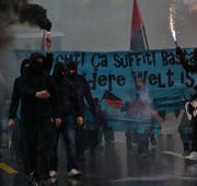 Zwei Demonstranten, die an der Demonstration im Jahr 2015 waren, wurden freigesprochen. Im Archivbild: Die Mai-Demo 2015 in Luzern. (Bild Thomas Heer)