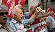 Aufgebrachte Rentner an der Demonstration vom letzten Freitag in Athen. (Bild: Petros Giannakouris/AP)