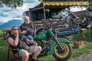 OK-Chef Röbi (links) und Präsident Tino vom Motorradclub Devils MC Luzern. (Bild: Boris Bürgisser (Eschenbach, 16. Juni 2017))