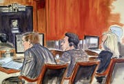 Die Gerichtsskizze zeigt Mehmet Hakan Atilla (Mitte) gestern vor dem New Yorker Gericht. (Bild: AP)