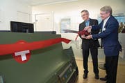 «Aurora Swiss Aerospace» (im Bild Tim Dawson-Townsend, links, und John Langford) zog 2013 dank der Wirtschaftsförderung von den USA nach Root, 2016 in die Stadt Luzern. (Bild: Eveline Beerkircher (11. Oktober 2016))