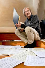 Leben in Noten: Franz Schaffner an seinem Arbeitsort in der Luzerner Franziskanerkirche. (Bild Dominik Wunderli)