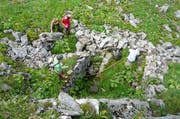 Architekturstudenten spüren Überreste alpiner Siedlungen auf. (Bild: PD / F. Flückiger)