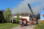 Die Feuerwehr Römerswil ist im Einsatz. (Bild: Radio-Pilatus-Hörer Kilian Pfister)