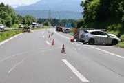 Gleich drei Autos waren in Rothenburg auf der Autobahn A2 in eine Kollision involviert. (Bild: Luzerner Polizei)