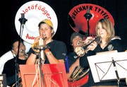 Hatten für die CD-Aufnahme einen gemeinsamen Auftritt: Urschner Tyyfel und Notäfääger. (Bild Urs Hanhart/Neue UZ)