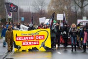 Aktivisten der Tierrechts- und Tierbefreiungsbewegung fordern Zirkusse ohne Tiere. (Bild: Keystone)