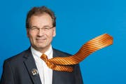 So stellt das überparteiliche Komitee seinen Kandidaten Bruno Beeler dar: Im frischen Wind flattert die Kravatte. (Bild: PD)