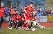 Die 3. Ligisten vom FC Schötz auf der Bank: Künftig können alle Spieler frei eingewechselt werden. (Archivbild Regiofussball.ch)