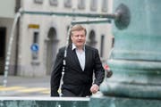 Ignaz Walker am Montag auf dem Weg zur Urteilsverkündung im Rathaus in Altdorf. (Bild: Keystone / Urs Flüeler)