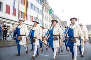 Einzug durchs Städtli zur Kirche St. Stefan. (Bild: NeueLZ/ Manuela Jans- Koch)
