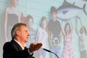 CEO Markus Vögeli präsentierte am Dienstag in Pfäffikon tiefrote Zahlen. (Bild: Keystone / Markus Bieri)