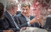 Claudio Magris an der Universität St. Gallen im angeregten Gespräch mit Moderator Arnaldo Benini. (Bild: Michel Canonica)
