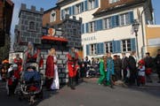 Vier Familien haben sich in Stans zu einer Rittergemeinschaft zusammengeschlossen und machten mit ihrem Schloss am Umzug mit. (Bild Geri Wyss/Neue NZ)