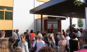 Am Sammelplatz klärt die Gemeinde Emmen die evakuierten Personen auf. (Bild: PD)