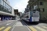 Ein Bus der Linie 3 fährt durch Baar. (Symbolbild ZZ)