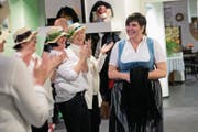 Die neue Steimuetter Carina Brüngger mit ihrem Gefolge. (Bild: Maria Schmid)