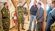 Graziano Regazzoni (links) und Peter Kistler informieren Stephan Schleiss, Beat Villiger und Daniel Thomas Burch über ihre Tätigkeit. (Bild: PD)