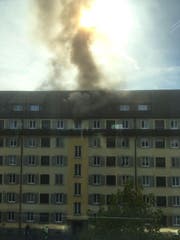 Beim Brand wurde eine Person verletzt. (Bild: Leserin Sanela Ramic)