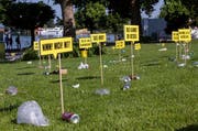 «Nimm! Mich! mit!» oder «Das kannst du besser» waren am Samstagmorgen auf der Rössliwiese in Zug zu lesen. (Bild: PD)
