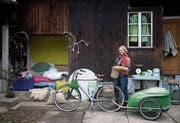 Ein Bett in einer Nische am Haus und das grüne «Bärlauchmobil» – das waren Franziska Webers Markenzeichen. (Bilder: Winfried Heinze)