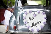 Wie lange das Eheglück anhält, liegt auch an der Herkunft der Eheleute. (Bild: Getty)
