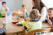 Wer seine Kinder in die Kindertagesstätte gibt, kann einen Teil der Kosten bei den Steuern abziehen. (Symbolbild Neue UZ)