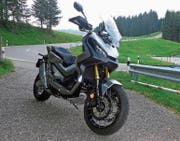 Hondas X-ADV ist ein Mix aus Motorrad und Roller. (Bild: Daniel Huber)