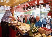 Viele Besucher am Ägeri Märcht auch dank bestem Wetter. (Bild: Jakob Ineichen (3. September 2017))