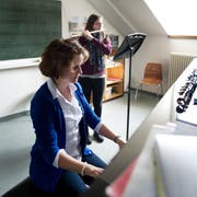 Die Schülerinnen und Schüler kritisieren unter anderem die geplante Erhöhung der Elternbeiträge für den freiwilligen Instrumentalunterricht. (Bild: Archiv Corinne Glanzmann/Neue LZ)