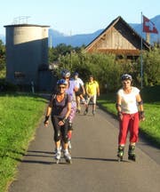 Die Inlineskater geniessen die gemeinsame Ausfahrt am Inline-Treff (Bild: Thomas Gössi / beiUns.ch)