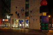 Die verschmutzte Fassade. (Bild Zuger Polizei)