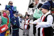 Nicht nur Meeresbewohner waren am traditionellen Umzug in Rotkreuz anzutreffen, sondern auch Piraten, Tiger und Pippi Langstrumpf. (Bilder Werner Schelbert)