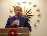 Der türkische Präsident Erdogan am Sonntag bei seiner Ansprache nach der Abstimmung. (Bild: Keystone)