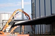 Die Abbrucharbeiten beim Viscosi-Areal haben begonnen. (Bild: zvg / Charles Moser)