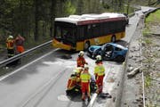 Bei diesem Horror-Crash in Siebnen wurde im April 2013 ein Autofahrer schwer verletzt. (Bild: Kapo Schwyz (Archiv))