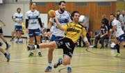 Altdorfs Kreisläufer Yannick Drollinger hatte Mühe sich durchzusetzen, ihm gelang nur ein Treffer. Bild: Urs Hanhart (Altdorf, 27. Oktober 2016)