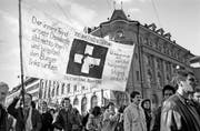 Tausende folgten einem Aufruf des Komitees gegen den Schnüffelstaat und protestierten am 3. März 1990 in Bern gegen die Fichenaffäre. (Bild: Keystone)
