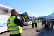 «Nach Ebikon, Gisikon, Rotkreuz, Zug und Zürich, bitte einsteigen» (Bild: René Meier (Luzern, 23. März 2017))