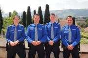 Sybille Haverkamp, Daniel Gnos, Silvio Steiner und Werner Gnos (von links) haben vor wenigen Wochen die Interkantonale Polizeischule in Hitzkirch abgeschlossen. (Bild: Kapo Uri)