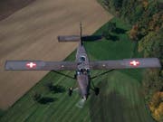 Bei einem Trainingsflug der Schweizer Luftwaffe mit einem Pilatus Porter PC-6 haben sich am Donnerstag plötzlich alle elektronischen Displays komplett verdunkelt. Die Besatzung brachte die Maschine sicher auf den Flugplatz Dübendorf zurück. (Bild: Schweizer Luftwaffe)