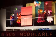 Auf dem Dach des «Stadtkellers» wird getreu dem Motto «Je suis modulable» geschoben. (Bild: Eveline Beerkircher / Neue LZ)