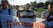 Studenten protestieren in der venezolanischen Hauptstadt gegen Mangelwirtschaft und Inflation. (Bild: Juan Barreto/AFP (Caracas, 30. März 2017))